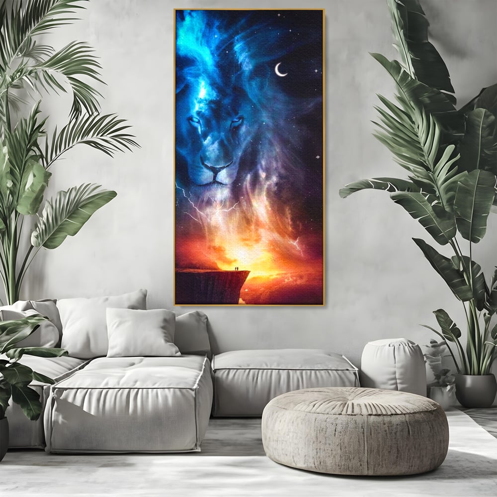 Tablou canvas cu tablou canvas cu leu in univers, in rama de aluminiu auriu, pe perete intr-un living
